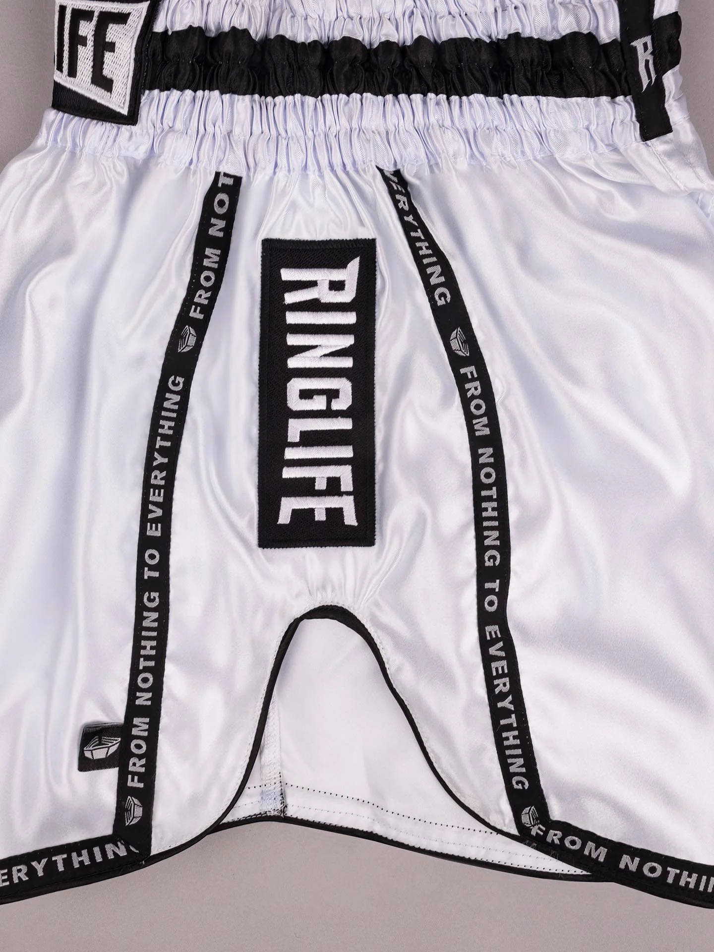 RINGLIFE Muay Thai Shorts, Label, weiß - Image 5