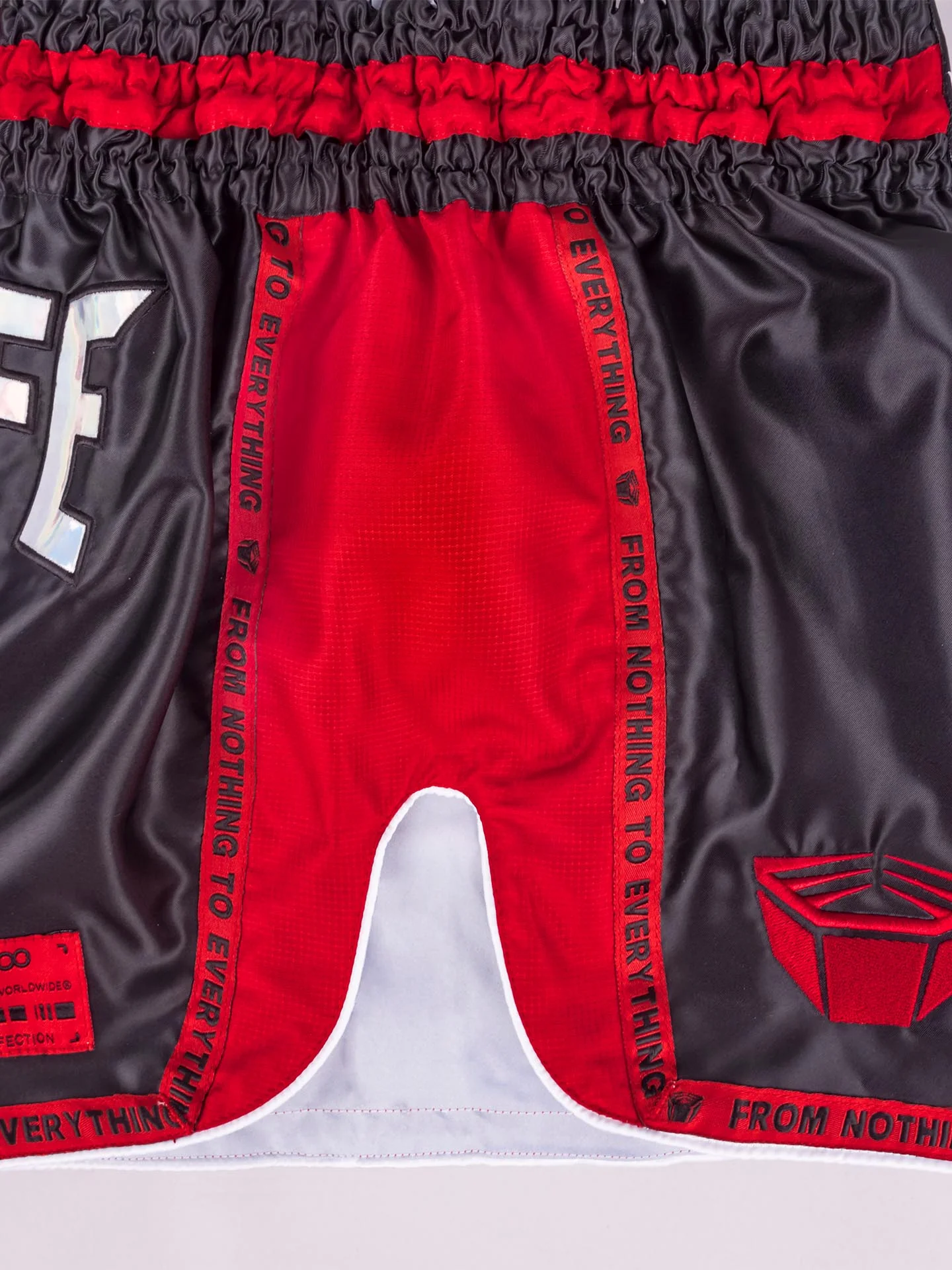 RINGLIFE Muay Thai Shorts, Vanguard, schwarz-rot - Image 5