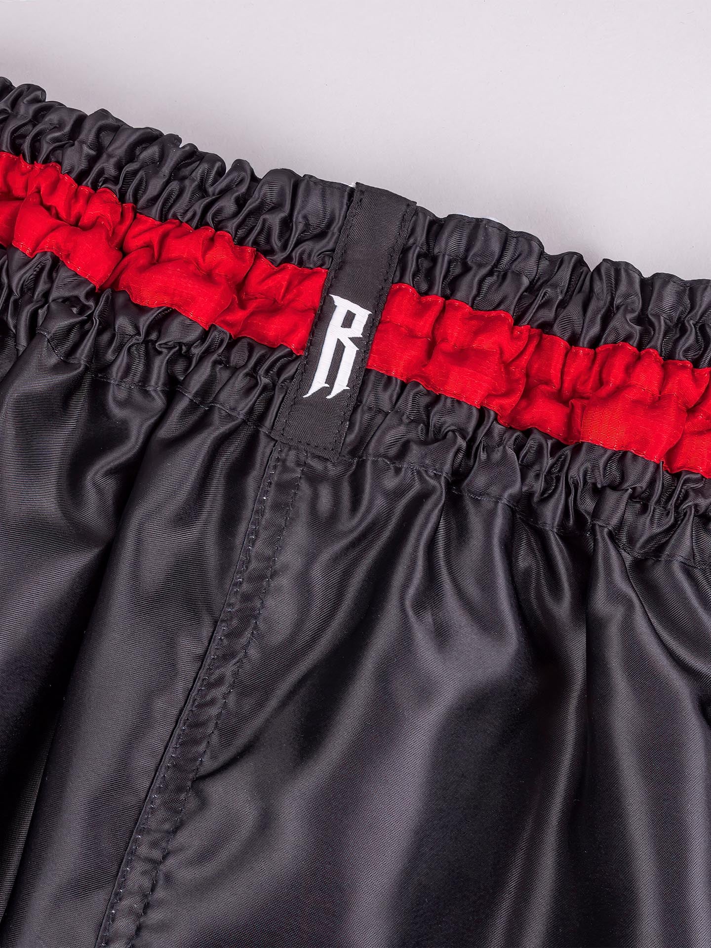 RINGLIFE Muay Thai Shorts, Vanguard, schwarz-rot - Image 7