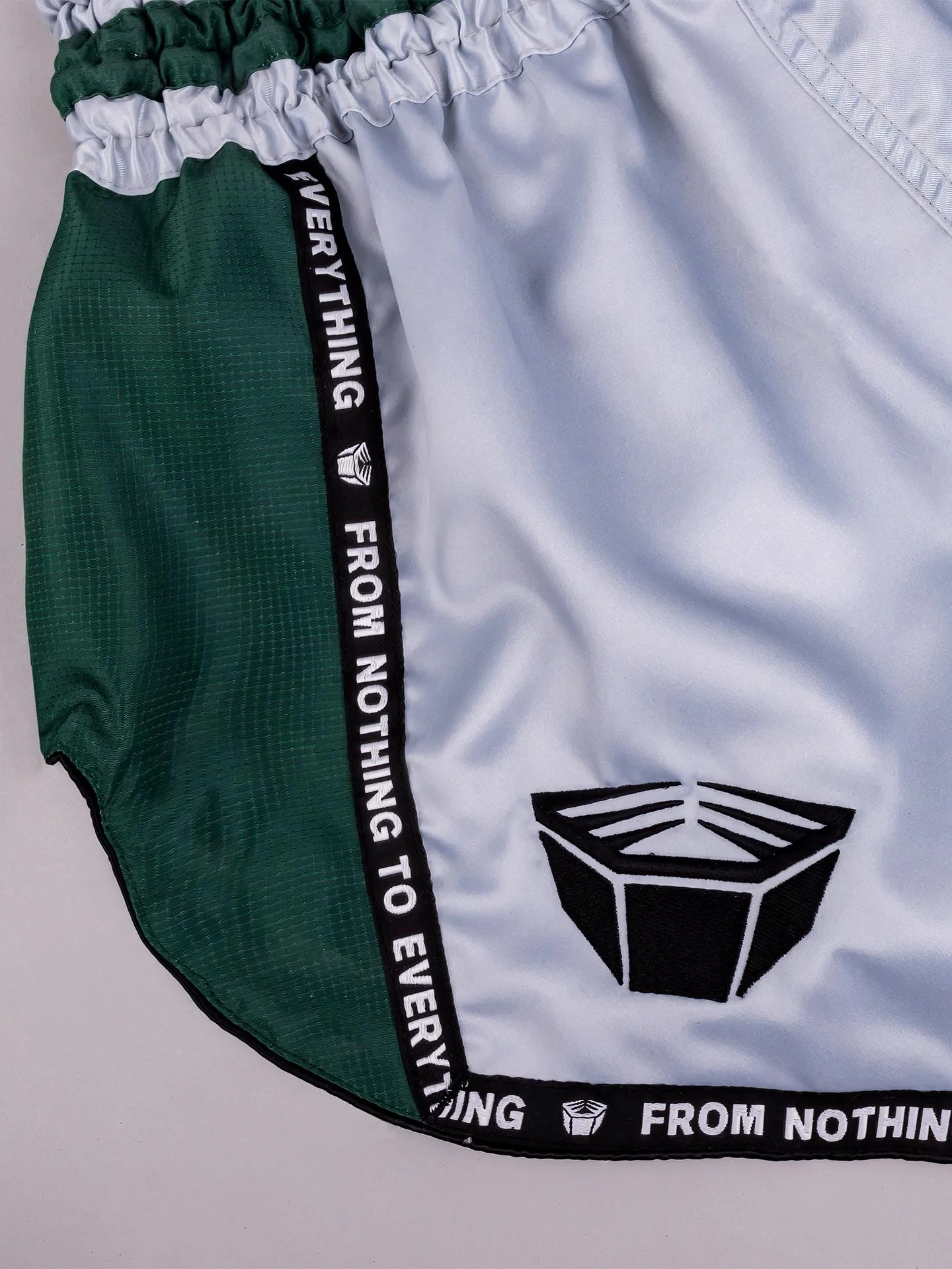 RINGLIFE Muay Thai Shorts, Vanguard, silber-grün - Image 5